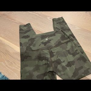 Lululemon align legging camo 25" size 4